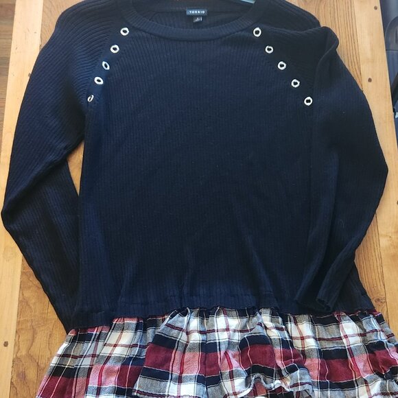 New Torrid 2fer sweater - Picture 2 of 6